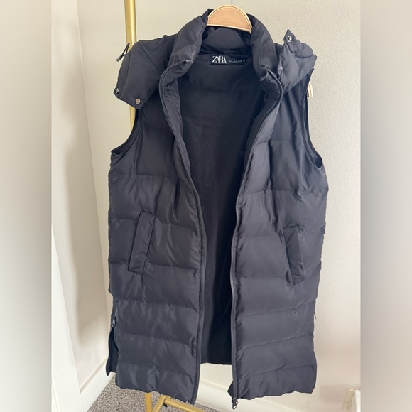 Zara Jackets & Blazers - Zara Women's Black Puffer Vest